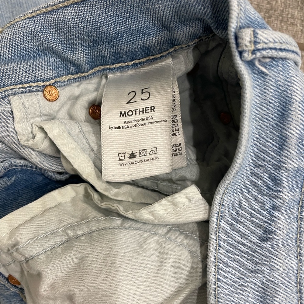MOTHER Light Wash Cropped Jeans - Picture 5 of 7